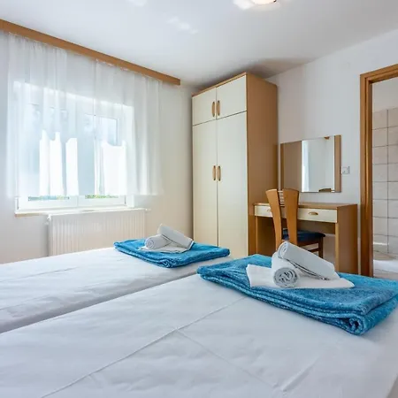 Neven Apartment *