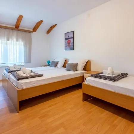 Neven Apartment