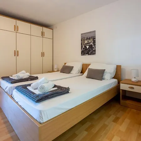 Neven Apartment