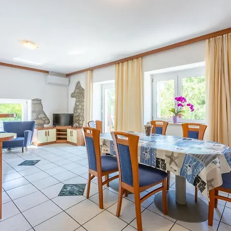 Neven Apartment