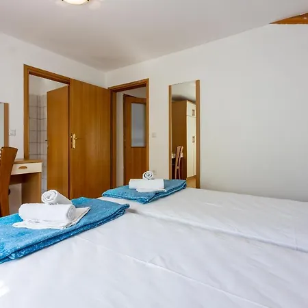 Neven Apartment *