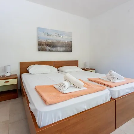 Apartment Neven *