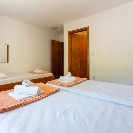 Apartment Neven Grizane-Belgrad