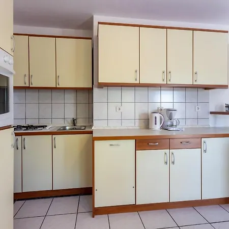 Neven Apartment *
